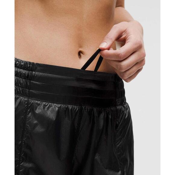 NWT Lululemon Hotty Hot High-Rise Lined Short 4" *Matte‎ Sheen - Picture 2 of 4